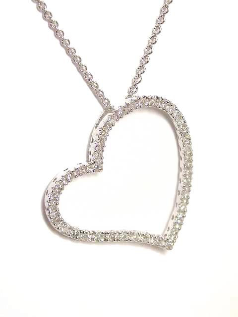 
Bold Sleepy Diamond Heart Shaped Shaped Necklace
