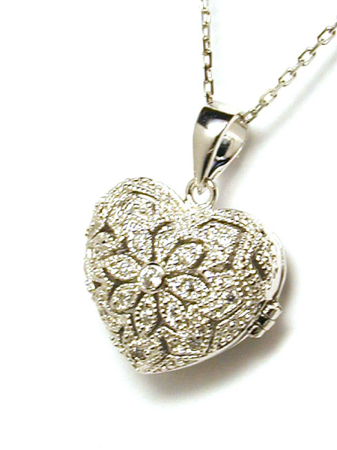 
Elegant Cubic Zirconia Cubic Zirconia Heart Locket Pendant
